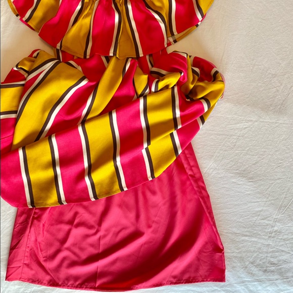 Size M•Bold Striped Ruffle Short Sleeve Tie Waist Maxi Multicolor - Size M - Picture 4 of 9